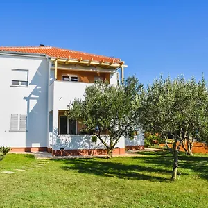 Mirela Apartment